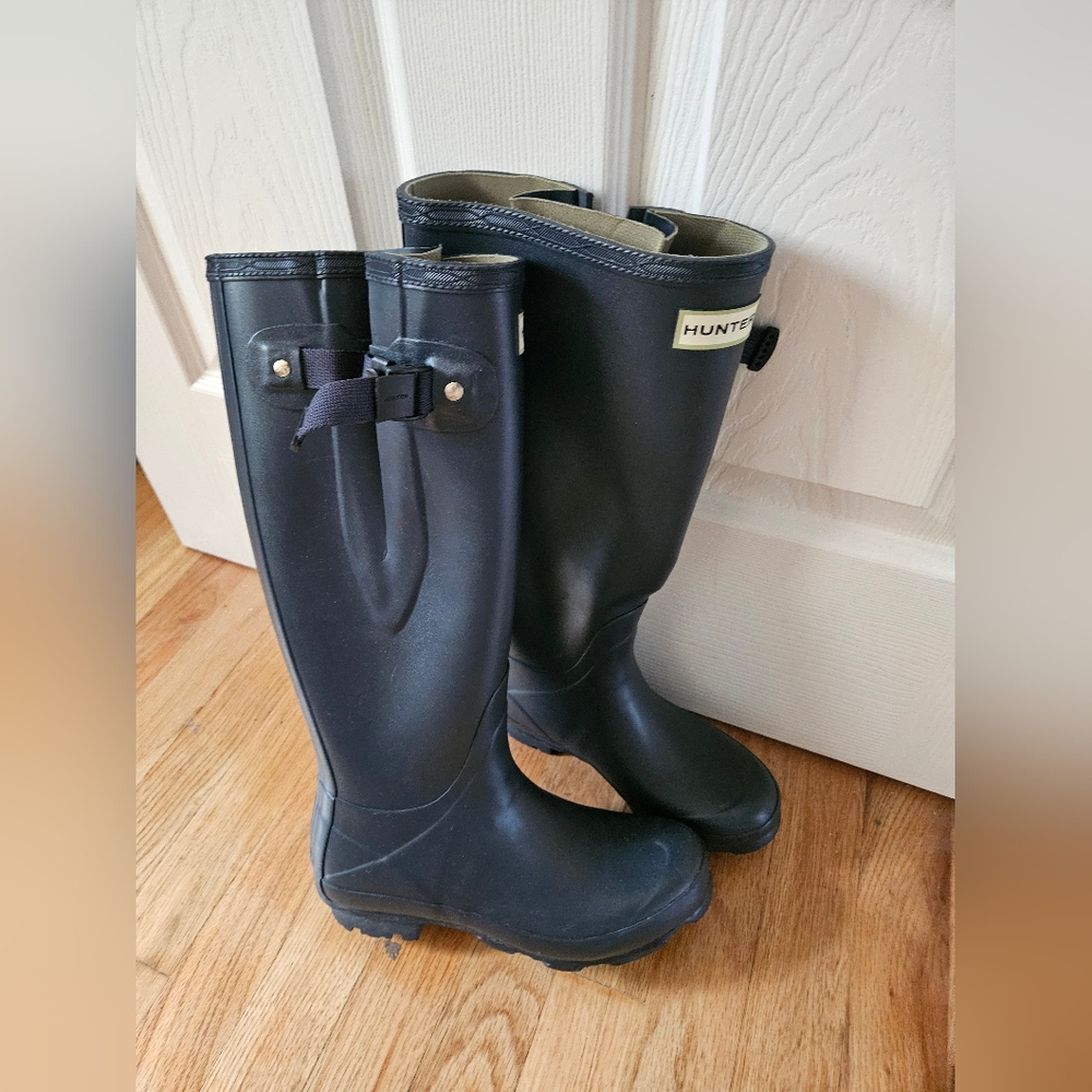 Hunter rainboots Size 6, Navy Blue